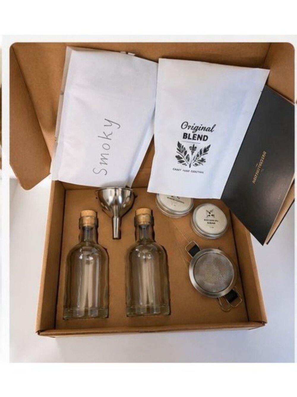 W&P Homemade Gin Kit DIY Craft Cocktail Infusion Set w/ Bottles Botanicals - Picture 3 of 5